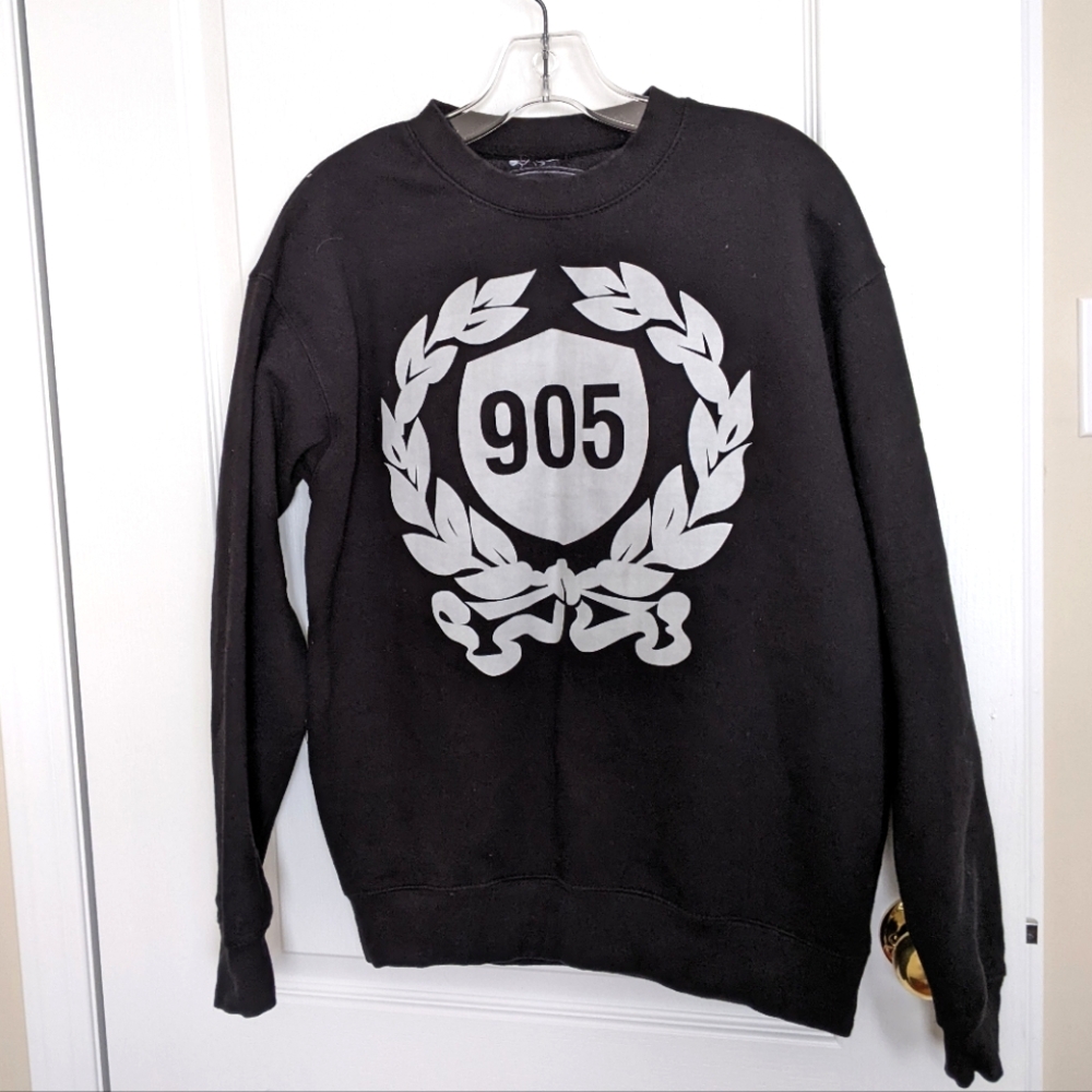 3/$30 Men's Black and white Toronto Crewneck Kane&Co